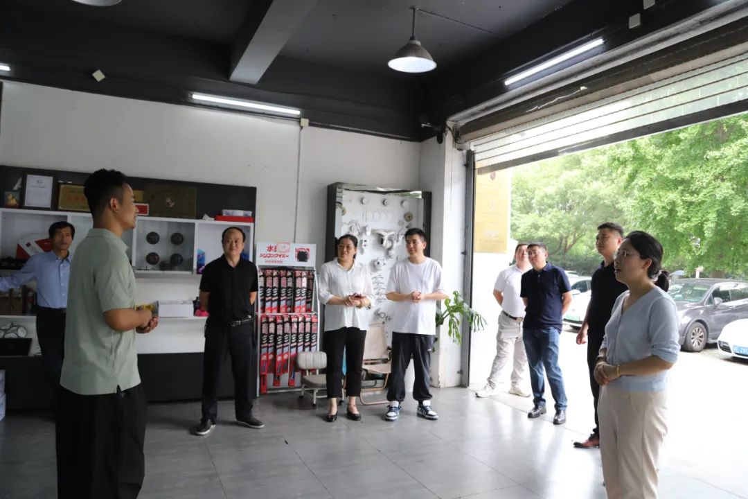 苏州市山东商会走访理事顾广亭产业—金骏保时捷维修服务中心(图1) 苏州市山东商会走访理事顾广亭产业—金骏保时捷维修服务中心(图1)