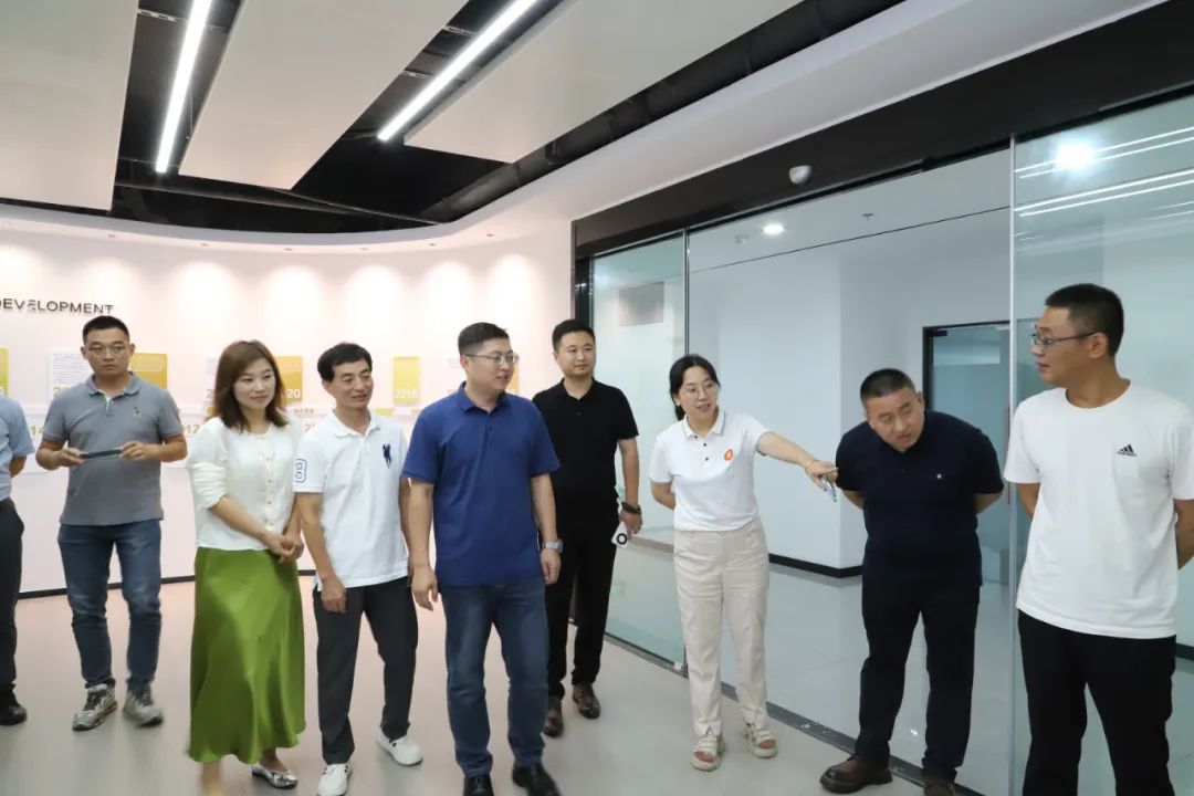 苏州市山东商会建设委员会走访理事单位海筑暖通工程(苏州)有限公司(图3) 苏州市山东商会建设委员会走访理事单位海筑暖通工程(苏州)有限公司(图3)