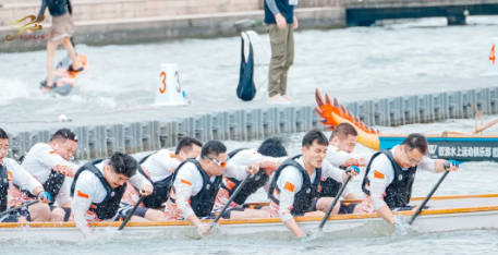 乘风破浪，勇往直前！苏州市山东商会龙舟队参加2024金鸡湖端午龙舟赛(图1)