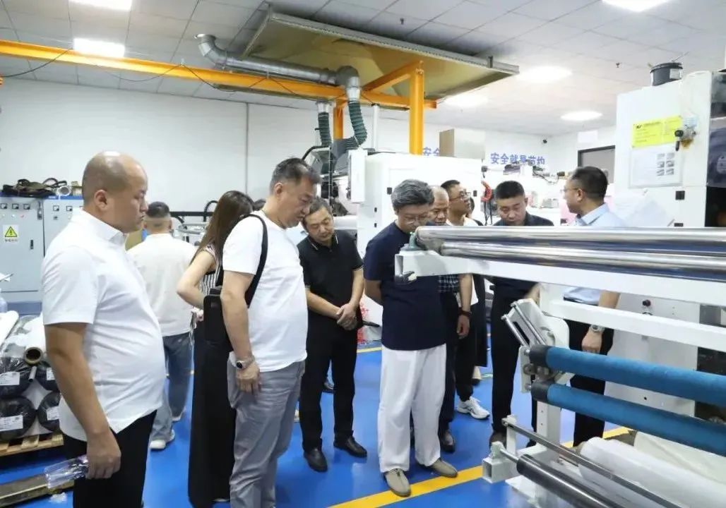 苏州市山东商会走访常务副会长单位御坤高新材料科技(苏州)有限公司(图6) 苏州市山东商会走访常务副会长单位御坤高新材料科技(苏州)有限公司(图6)