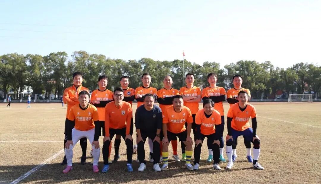 苏州市山东商会体育委员会足球队与张家港乐余镇机关足球队举办足球友谊赛